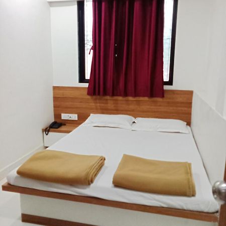 Hotel Shreejay Mahād Exterior foto